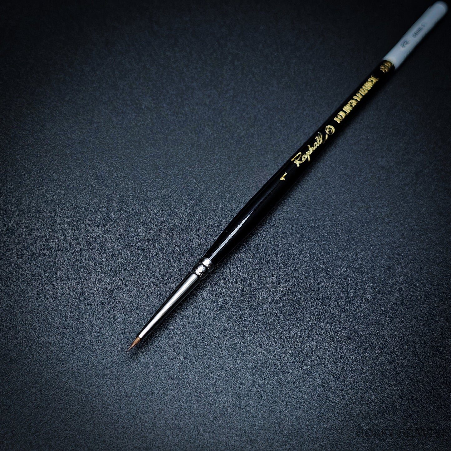 Raphael Series 8400 — Kolinsky Sable Round