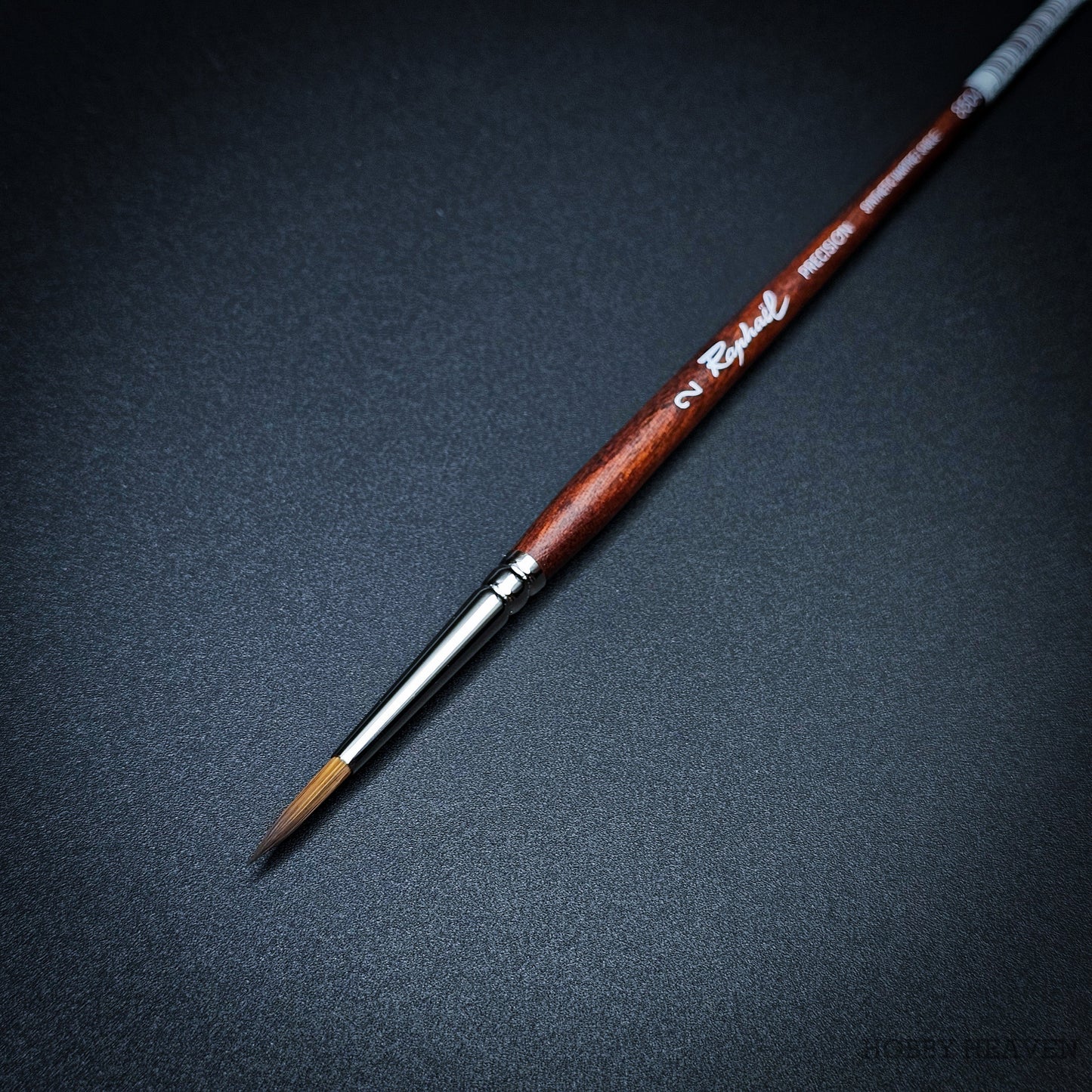 Raphael Precision 8504 — Synthetic Round