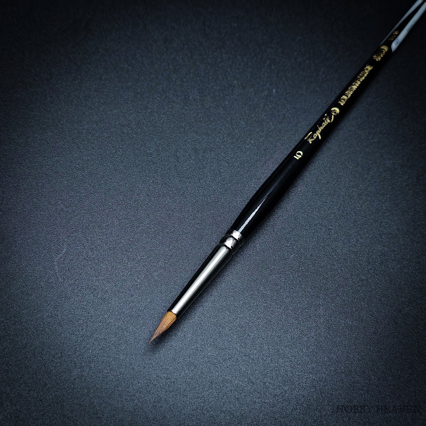 Raphael Series 8400 — Kolinsky Sable Round