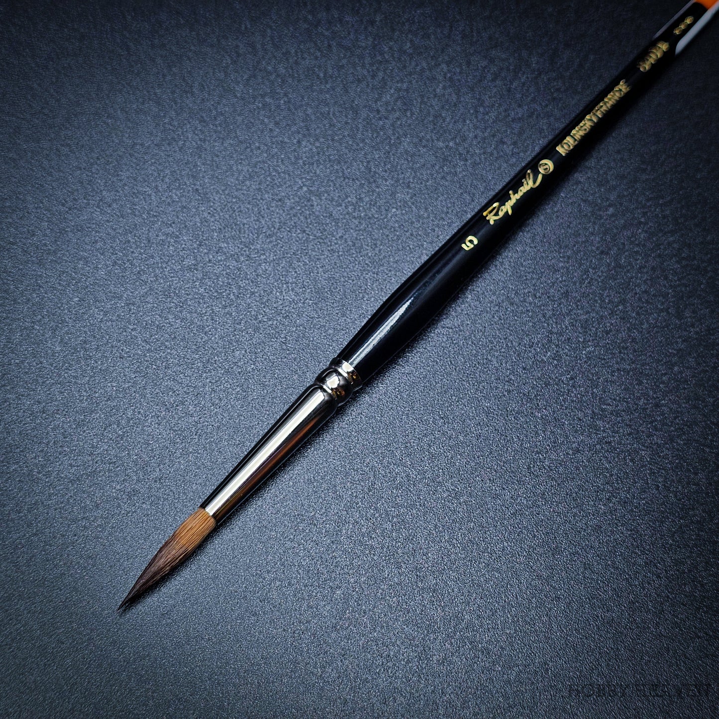 Raphael 8404 — Kolinsky Sable Round